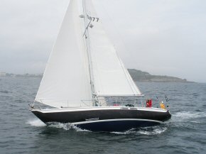 Bandit rounding the first marker buoy after the start