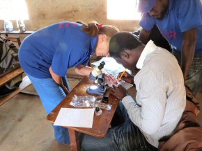 microscopy workshop - Pippa helping one of the teachers