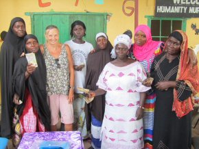 all six ladies with go-between Fatou