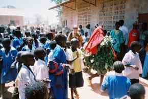 Jon Quinnell arriving at Jurunku School