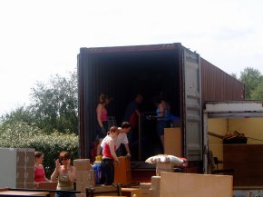 3 pm - Just a few pieces of furniture waiTing for loading