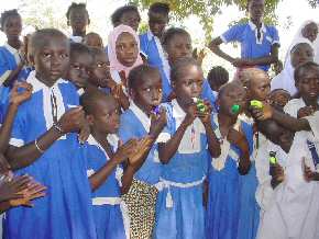 Jurunku children making music