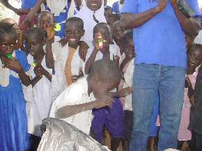 Jurunku children dancing