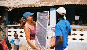 connecting the lantern to the solar panel