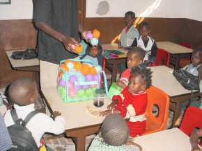 Tina showing the Nursery 1 children & teachers how to use the coloured playballs (1)