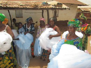 Mosquito nets for Kanikunda families