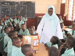 the teacher showing Oliver's decorated box to the class