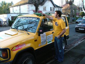 Chris & Ed doing a final check on the car