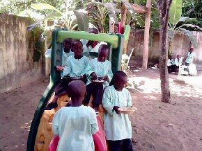 boys prefer a more interesting setting for lunch