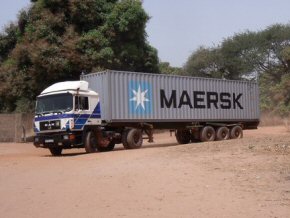 container arriving at Gunjur LBS